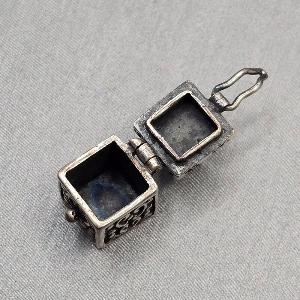 VTG 925 Sterling Silver 3D Prayer Box Pendant .75" Repoussé Design Signed DHS - Picture 9 of 12